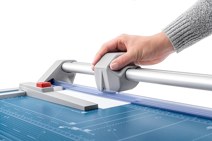 Dahle 552 Professional Rotary Trimmer, 20 Sheet Capacity, Self-Sharpening - Image 2