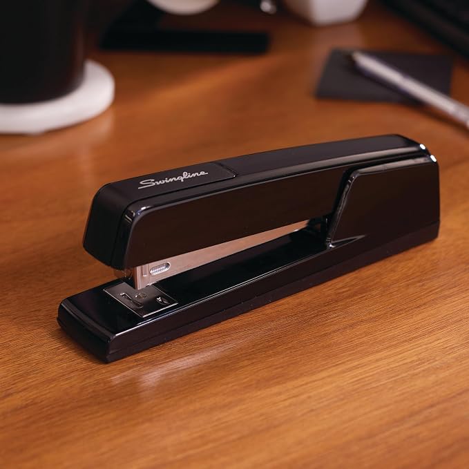 Swingline Stapler, 30 Sheet Capacity, 747 Classic Stapler, Jam Free - Image 2