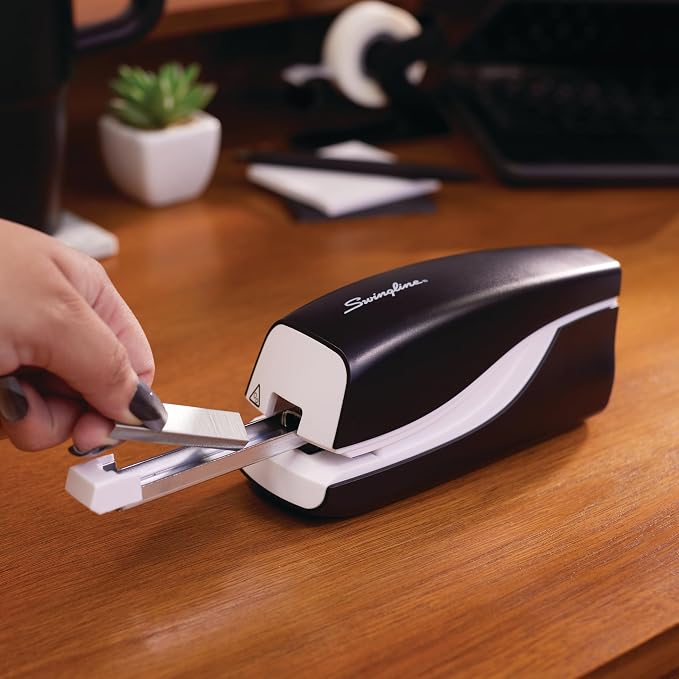 Swingline Electric Stapler, 20 Sheet Capacity - Image 4
