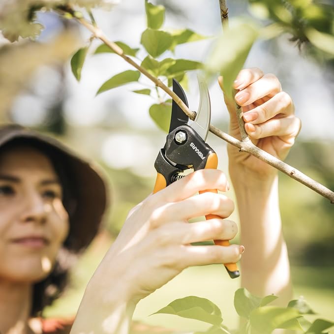 Fiskars SoftGrip Bypass Pruning Shears, 5/8” Cut Capacity Gardening Scissors - Image 8