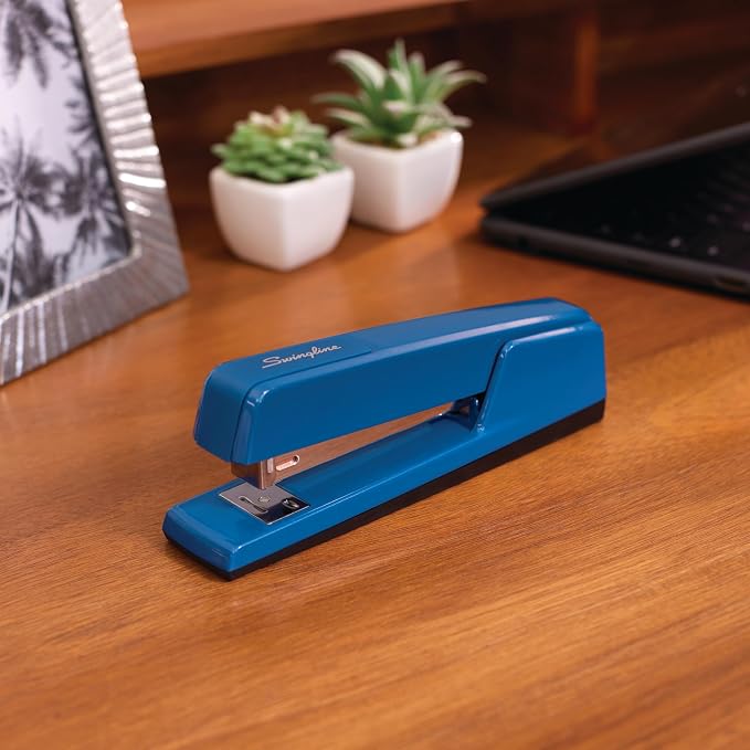 Swingline Stapler, 30 Sheet Capacity, 747 Classic Desktop Stapler, Jam Free - Image 2